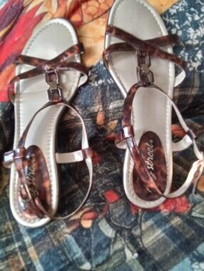 #1711 Tortoiseshell Strap Flat Sandals - Neutral Beige Footbed - 8.5M